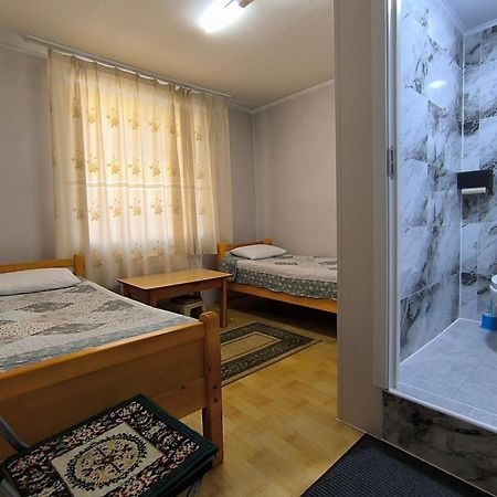 Town Yard Hostel Уланбатар Екстериор снимка