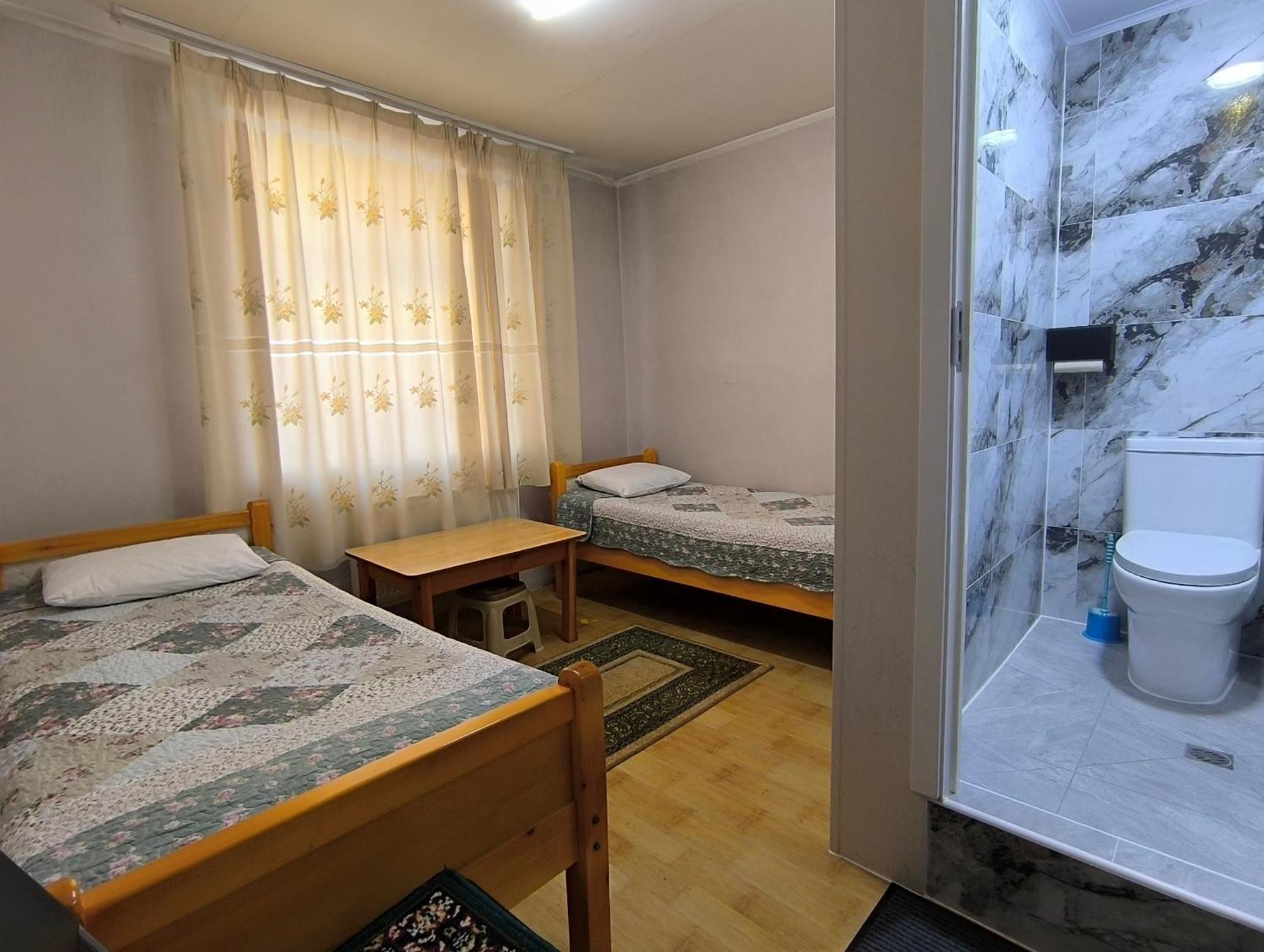 Town Yard Hostel Уланбатар Екстериор снимка