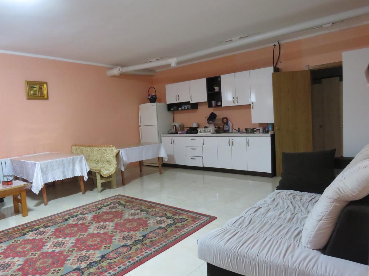Town Yard Hostel Уланбатар Екстериор снимка