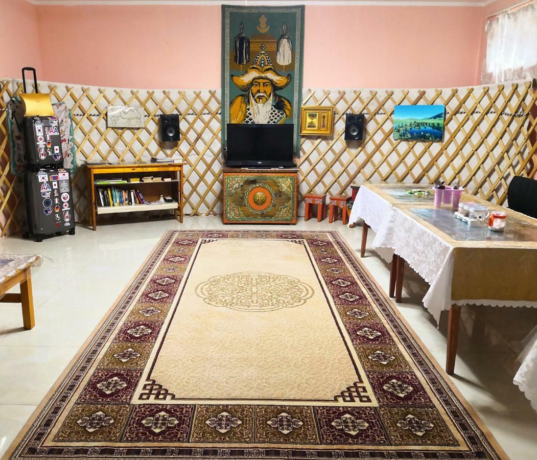 Town Yard Hostel Уланбатар Екстериор снимка
